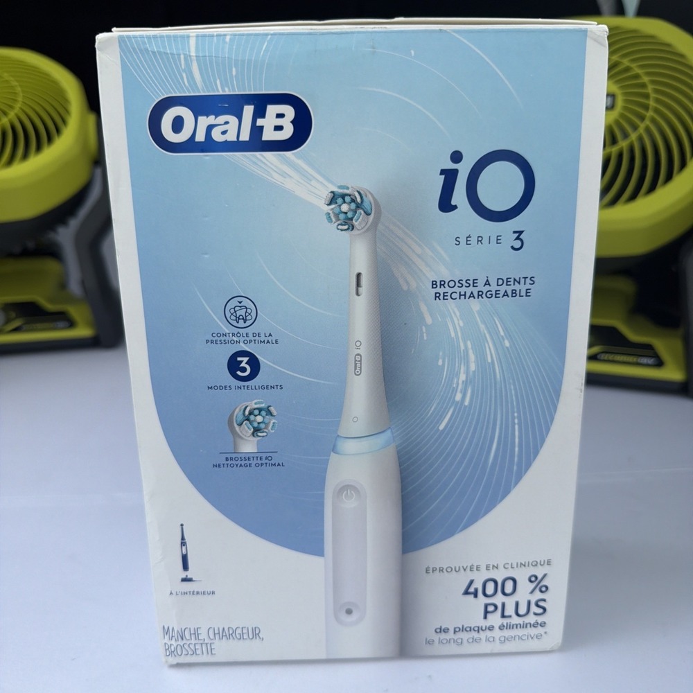 Oral-B iO Series 3 Rechargeable Electric Toothbrush - Matte White